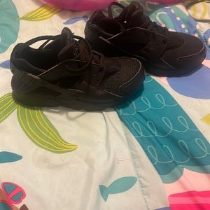 Black kids Nike Air Huarache (13C) gently loved